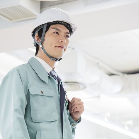 作業着の男性社員